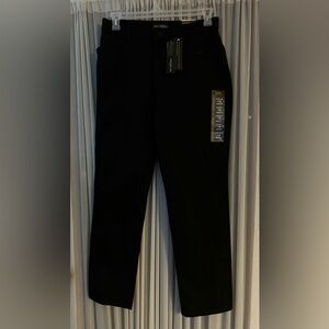 NWT/ LEES WOMENS WASH AND WEAR STRAIGHT LEG JEANS, SIZE MED